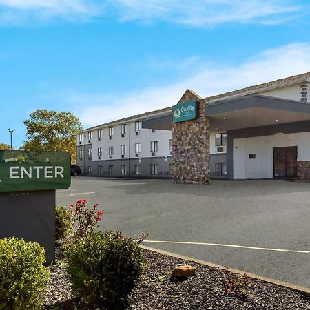Quality Inn Hall Of Fame Canton Exteriör bild