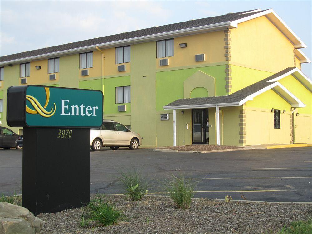 Quality Inn Hall Of Fame Canton Exteriör bild
