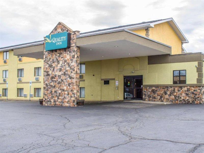 Quality Inn Hall Of Fame Canton Exteriör bild