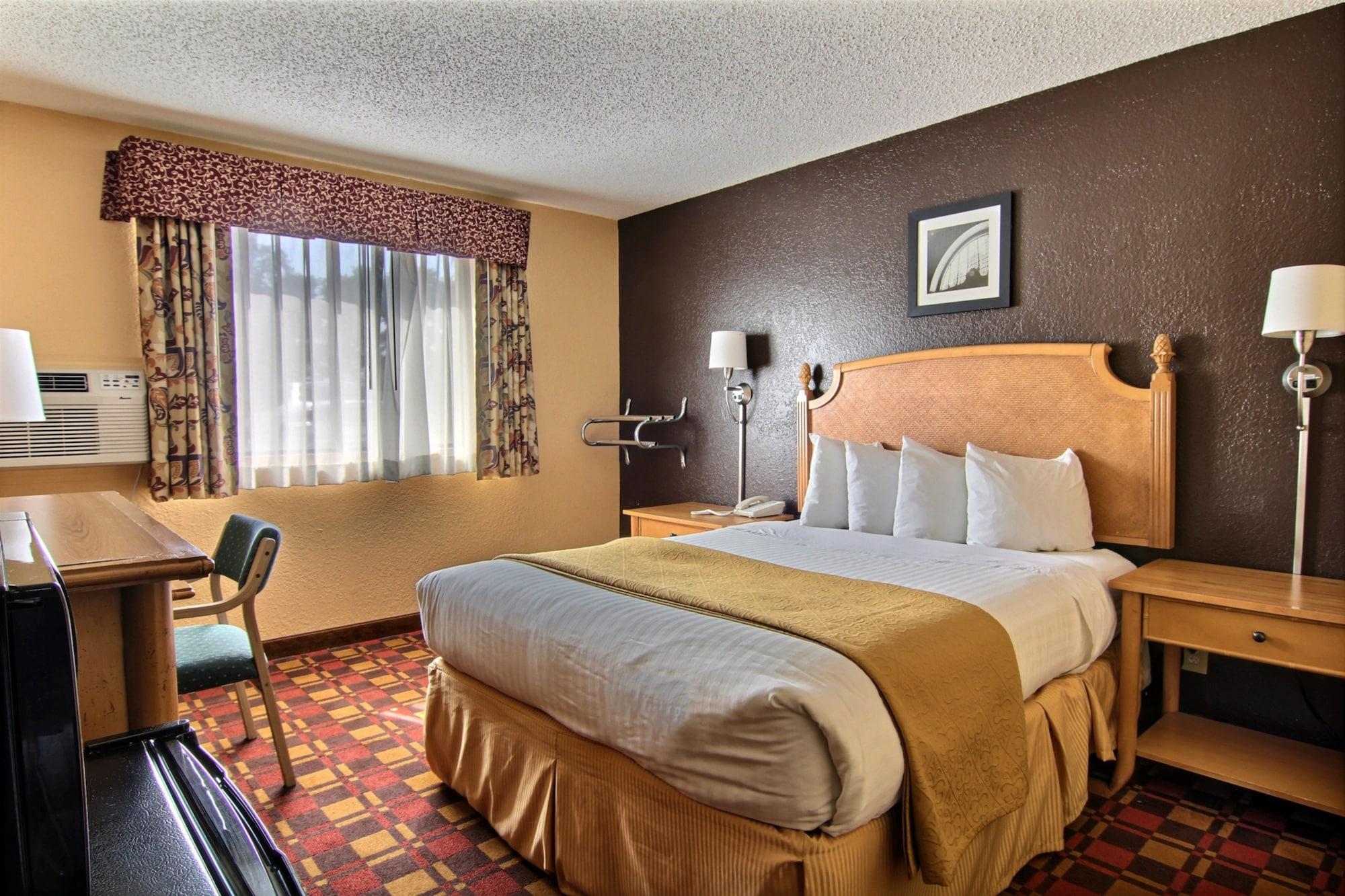 Quality Inn Hall Of Fame Canton Exteriör bild