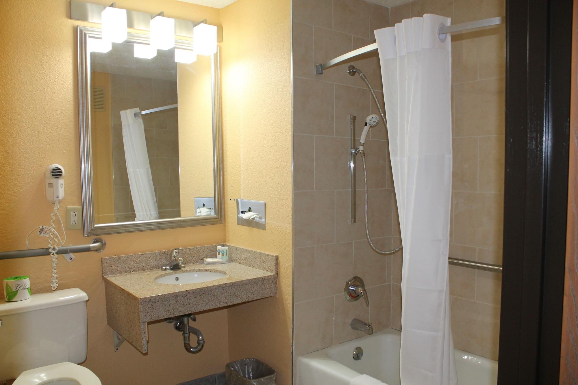 Quality Inn Hall Of Fame Canton Exteriör bild