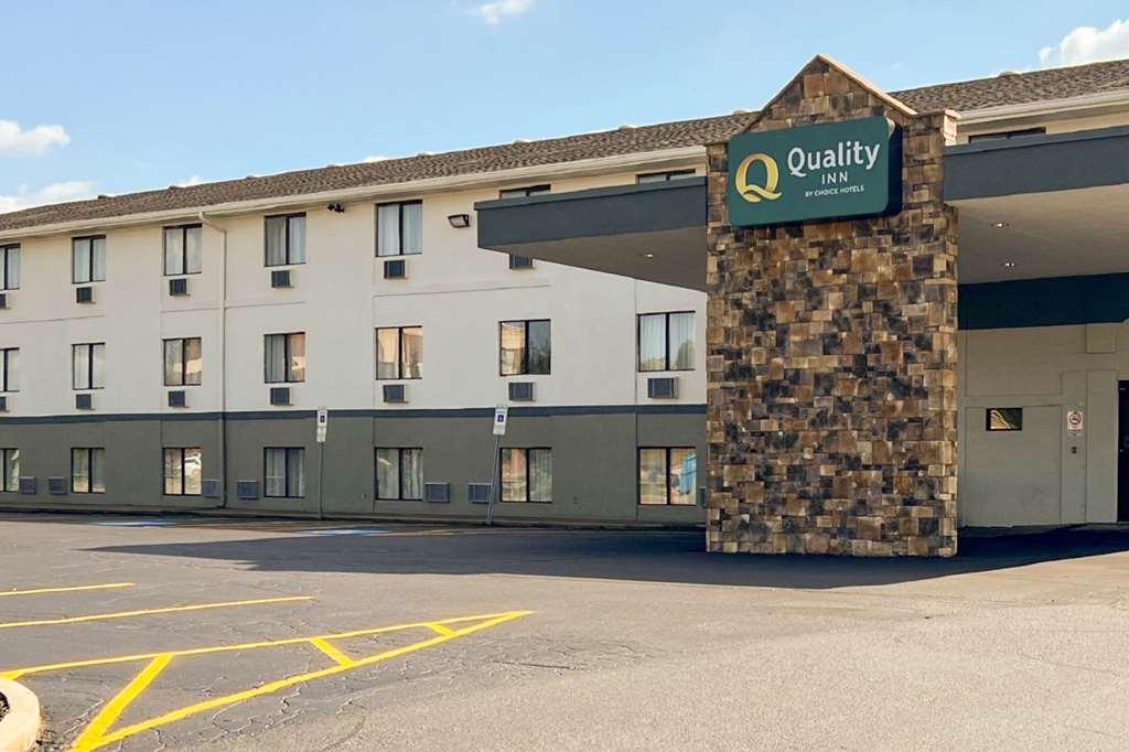 Quality Inn Hall Of Fame Canton Exteriör bild