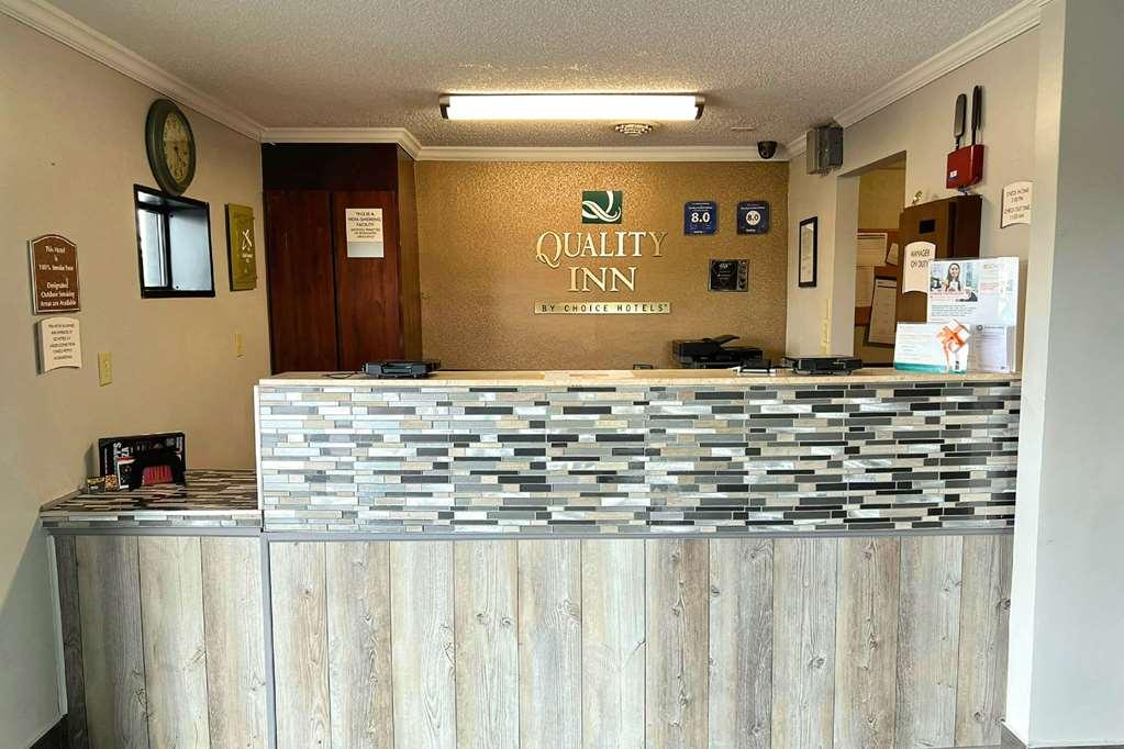 Quality Inn Hall Of Fame Canton Inreriör bild