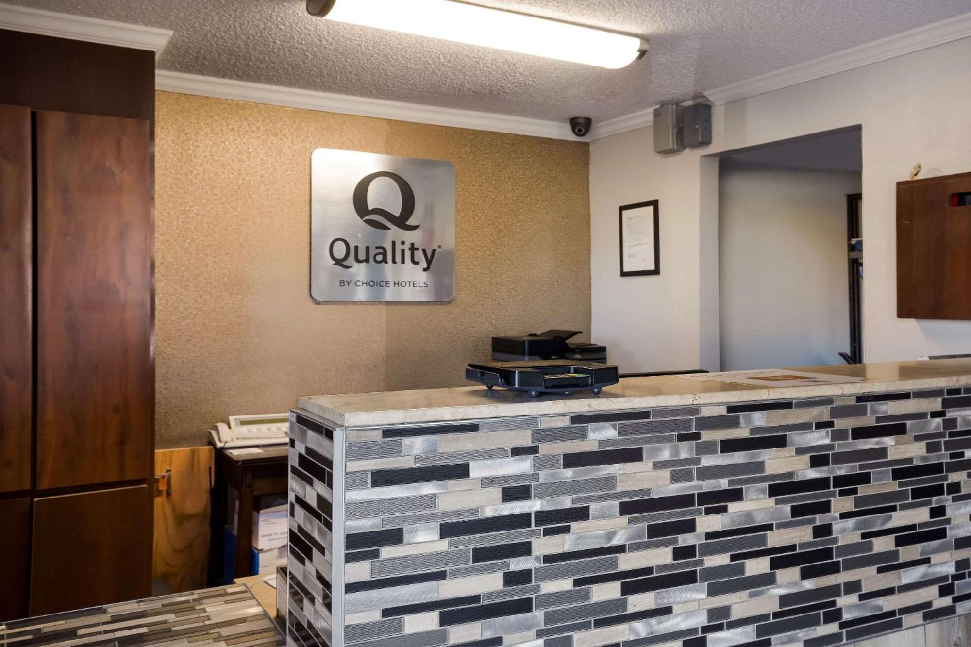 Quality Inn Hall Of Fame Canton Exteriör bild