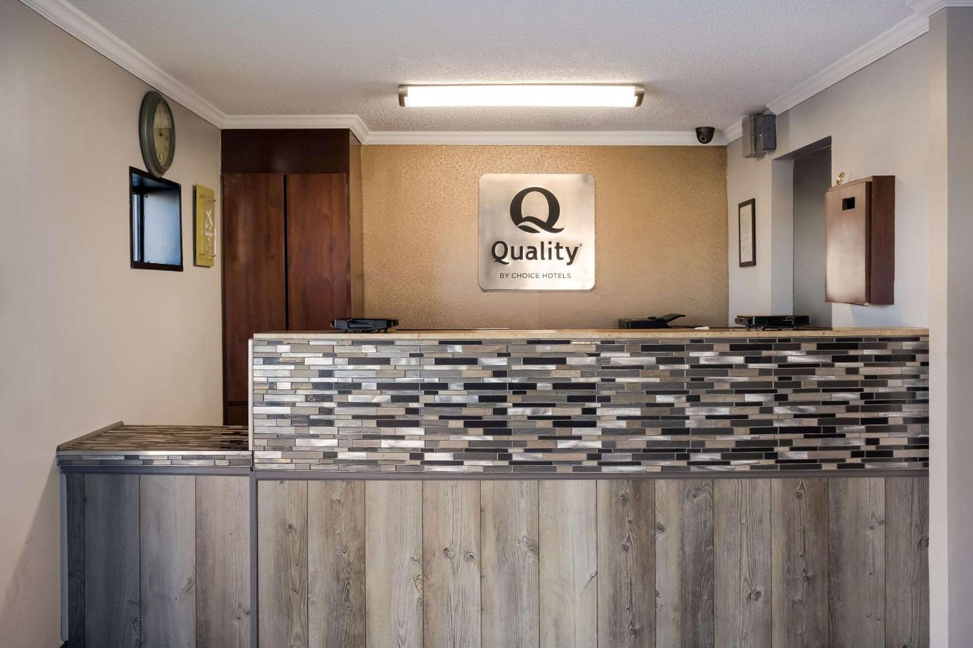 Quality Inn Hall Of Fame Canton Exteriör bild