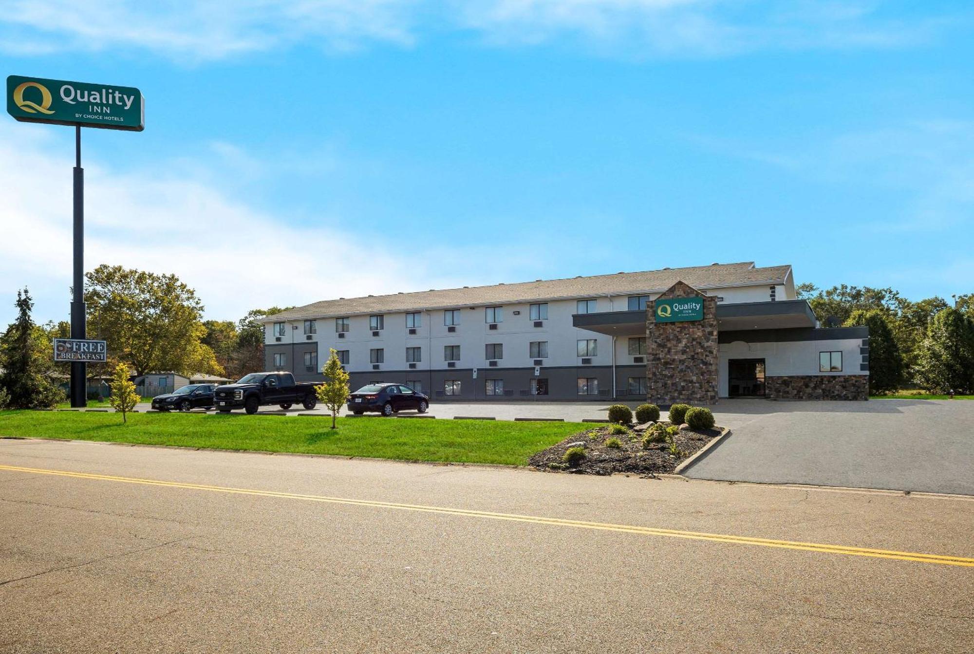 Quality Inn Hall Of Fame Canton Exteriör bild