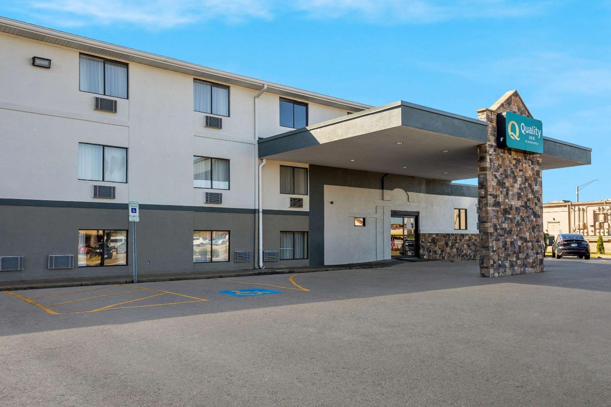 Quality Inn Hall Of Fame Canton Exteriör bild