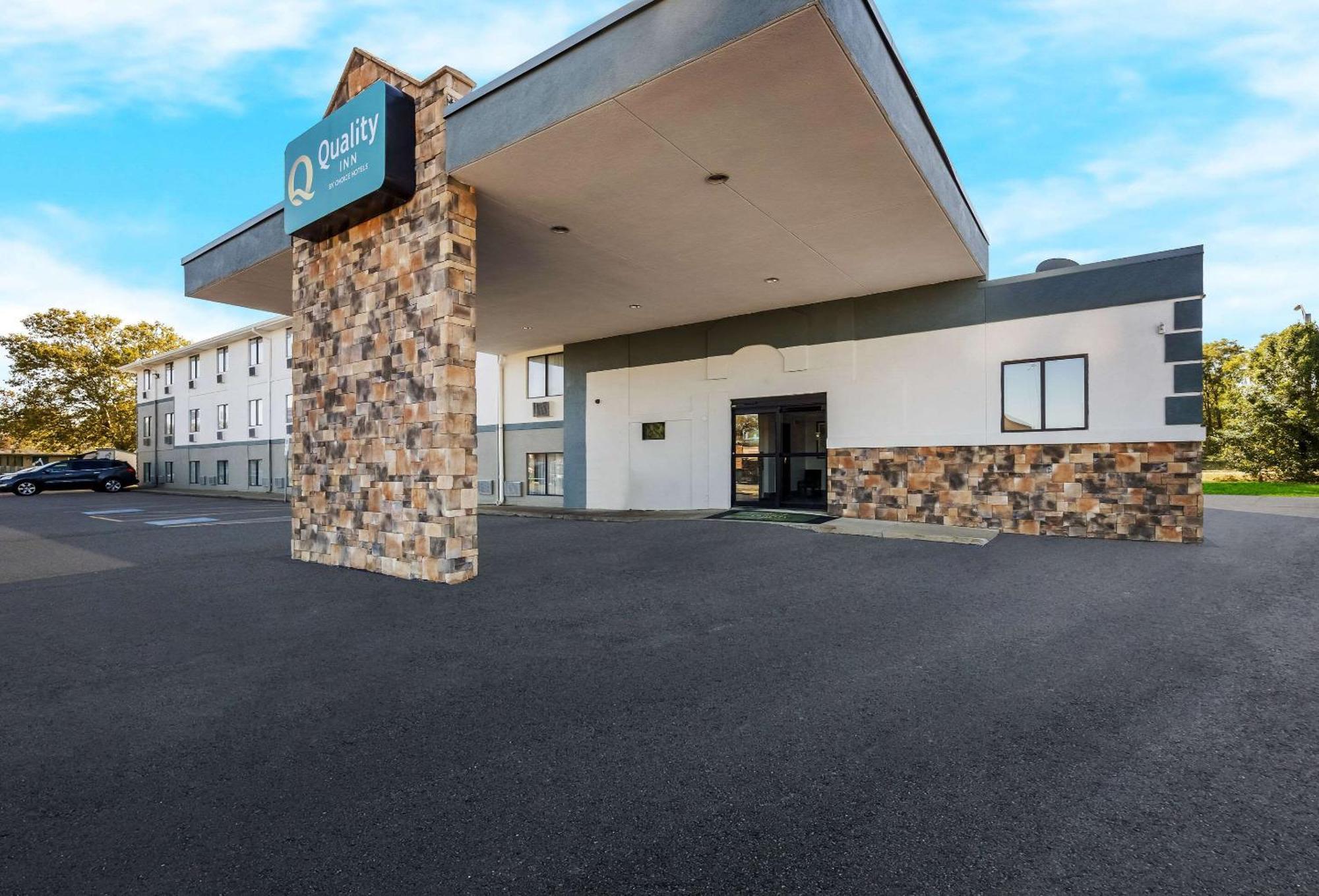 Quality Inn Hall Of Fame Canton Exteriör bild
