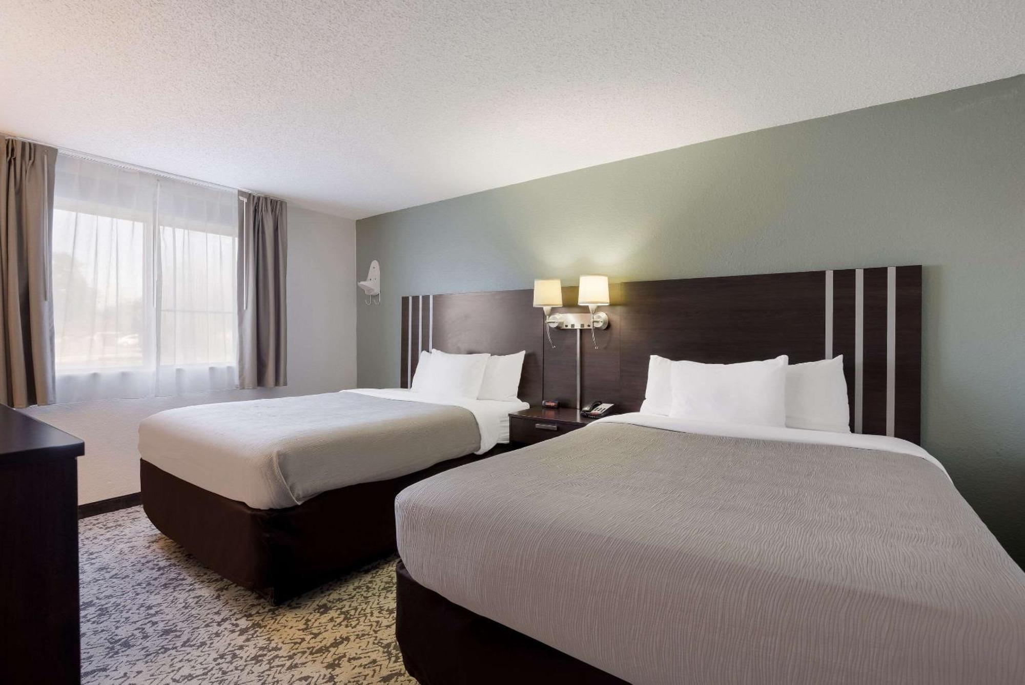 Quality Inn Hall Of Fame Canton Exteriör bild