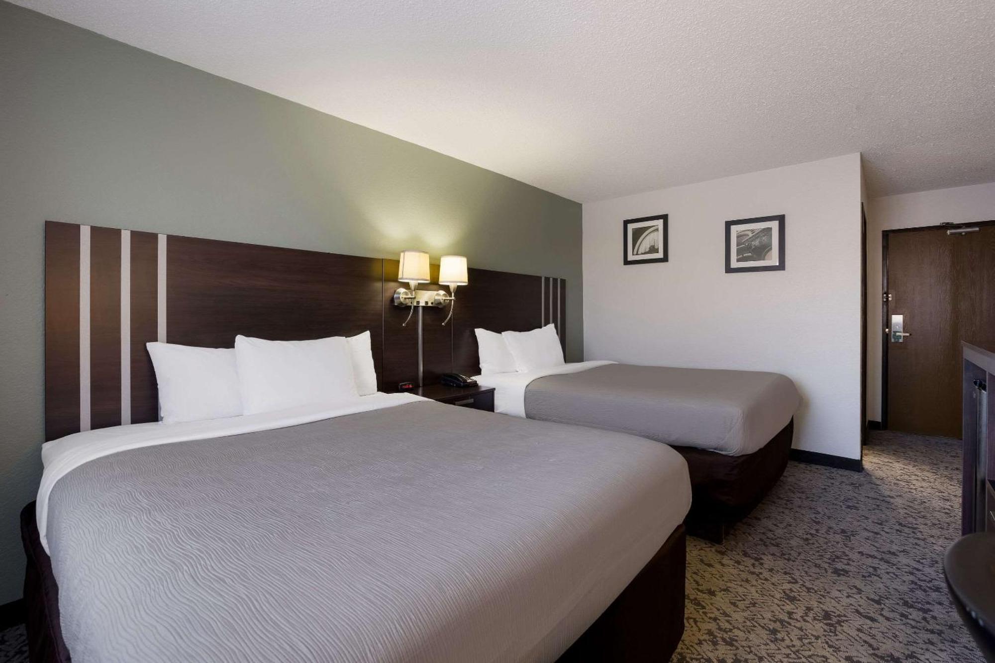 Quality Inn Hall Of Fame Canton Exteriör bild