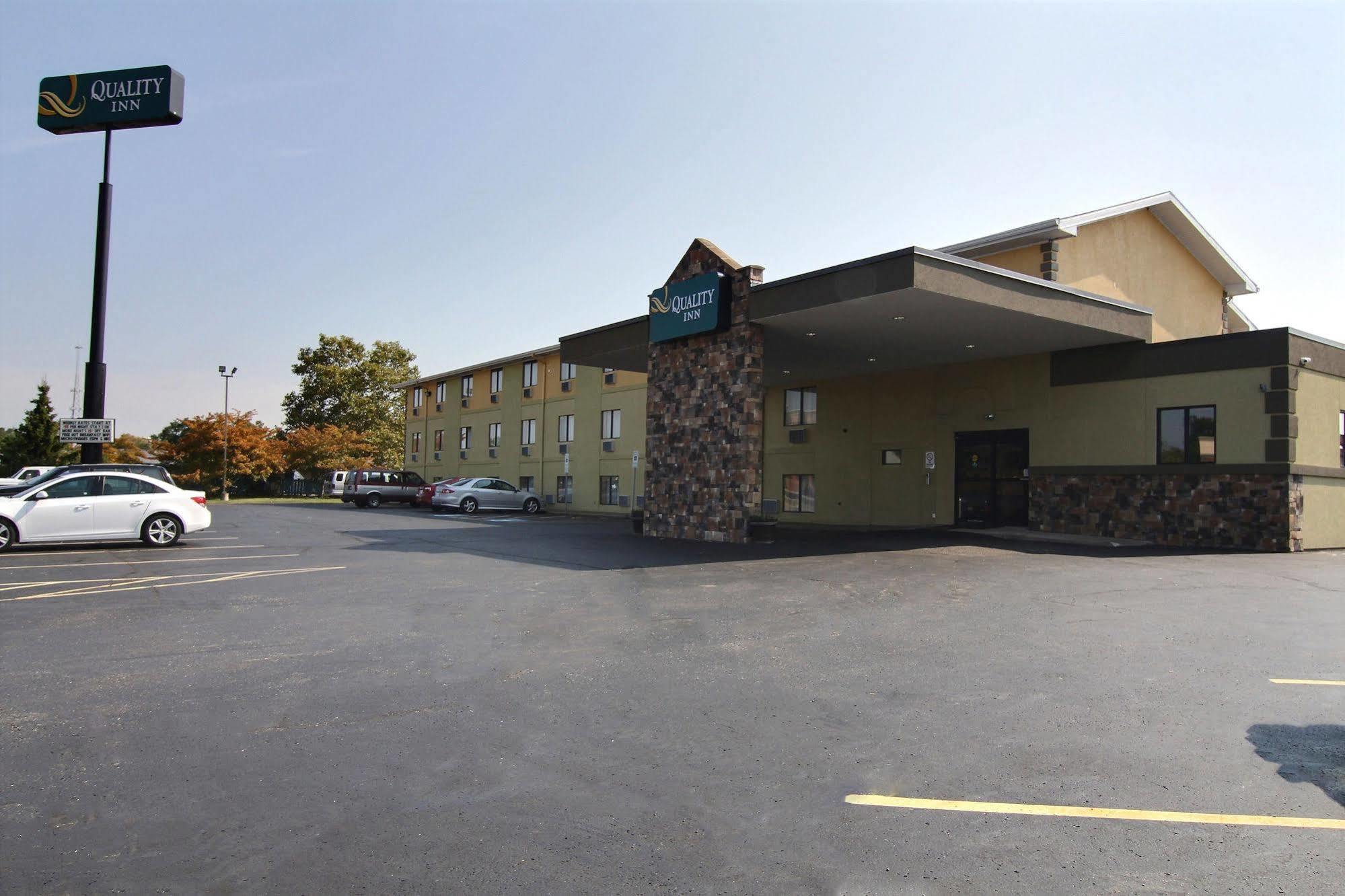 Quality Inn Hall Of Fame Canton Exteriör bild